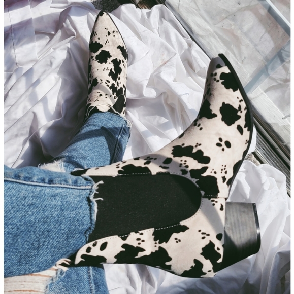 🚨The Sadie// Cow print western bootie - Picture 3 of 3